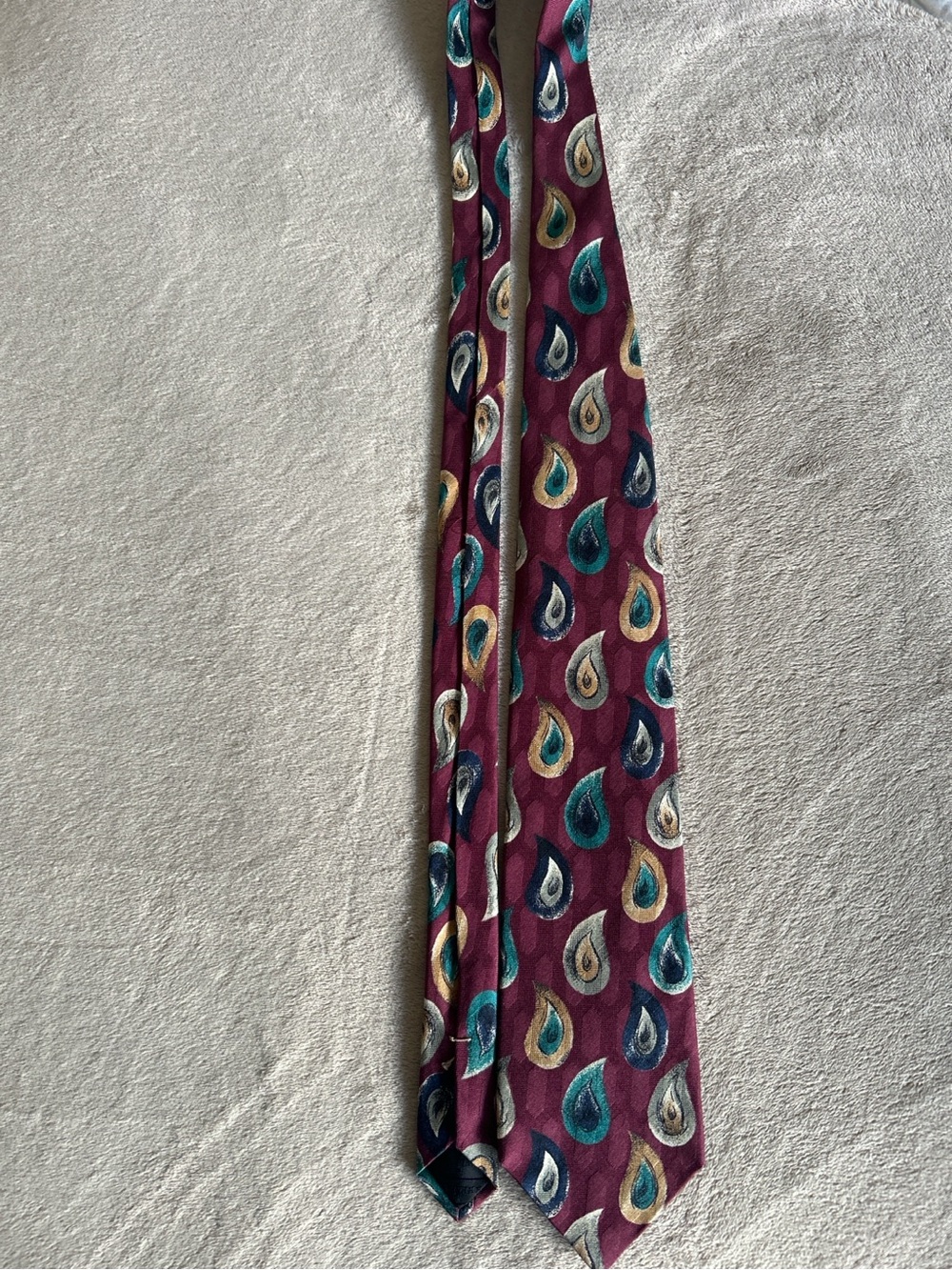 Ferrell Reed 100% Silk Tie Made in Italy Burgundy Paisley Teardrop Necktie - Picture 3 of 6